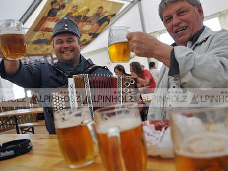 Mesas cerveceras para las fiestas Oktoberfest
